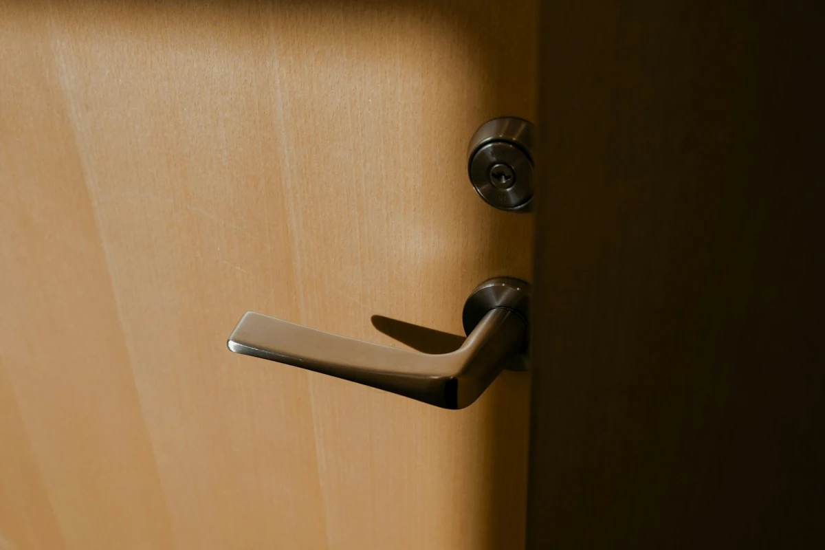 Doors & handles